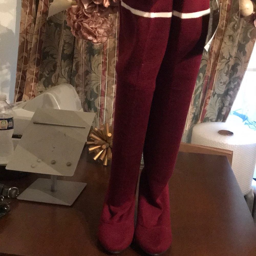 Daily shoes burgundy socks boot size 7